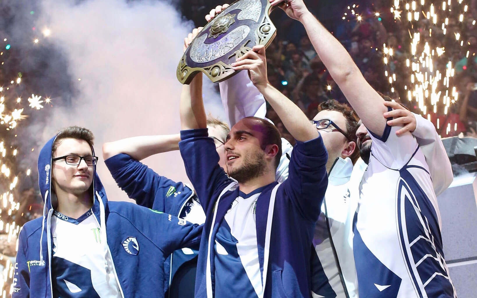 Победите интернешнл. Ликвид выиграли Интернешнл 2017. Liquid ti7. Team Liquid Dota 2 2017. Kuroky Aegis.